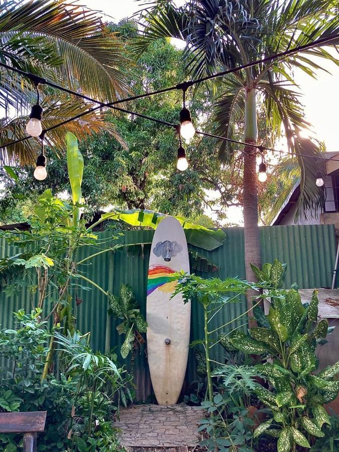 Coral Reef Surf Hostel And Camp タマリンド エクステリア 写真