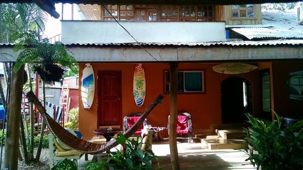 Coral Reef Surf Hostel And Camp タマリンド エクステリア 写真