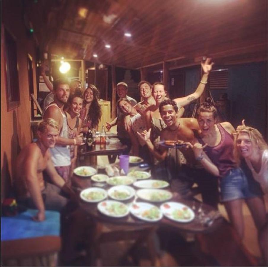 Coral Reef Surf Hostel And Camp タマリンド エクステリア 写真